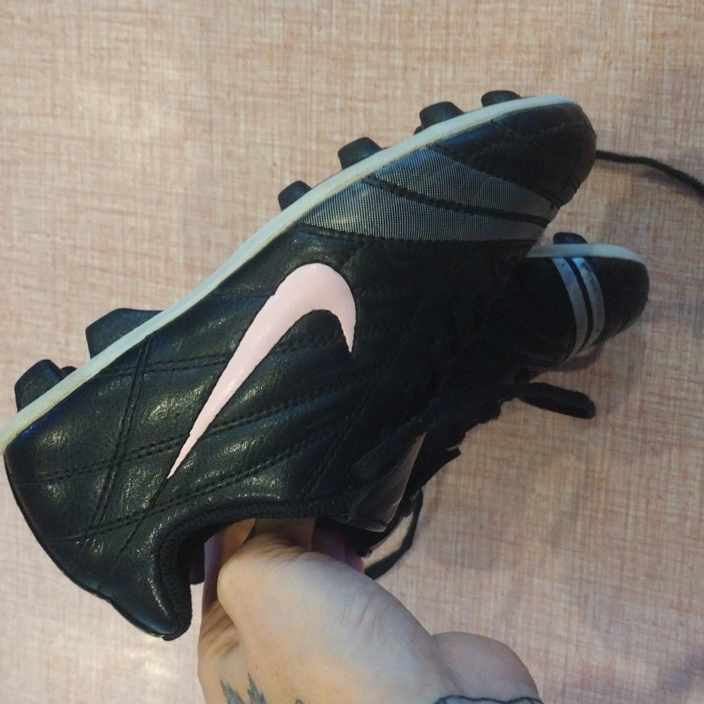 Toddler girl Nike cleats - Picture 3 of 6